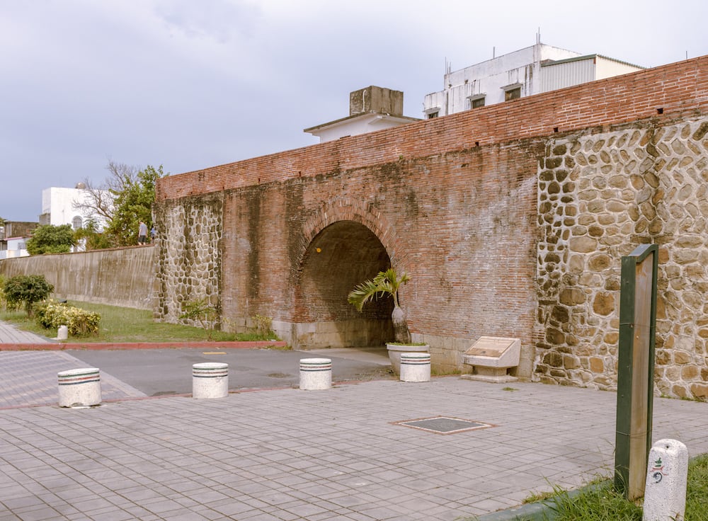 Stadtmauer und Tor von Hengchun