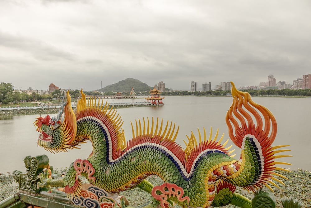 Viele Tempel am Lotussee in Kaohsiung