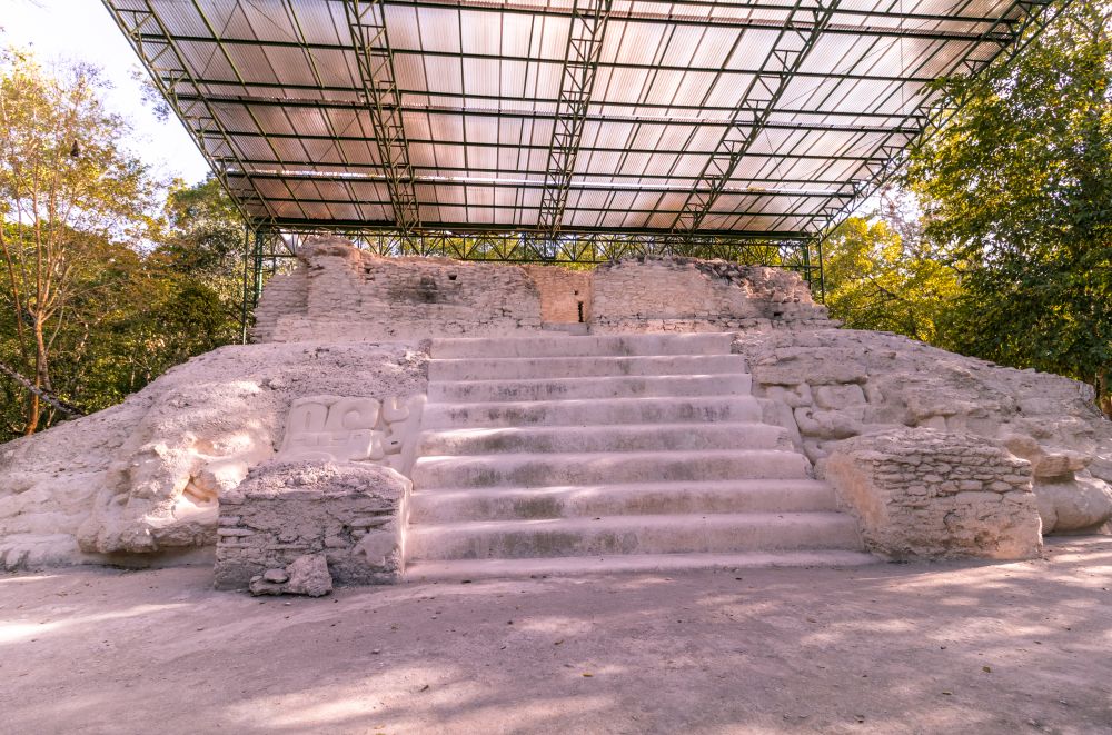 Regenschutz und Sonnenschutz der Maya-Ruinen