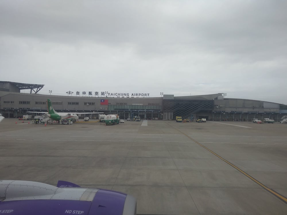 Taichung Airport vom Flugzeug aus.