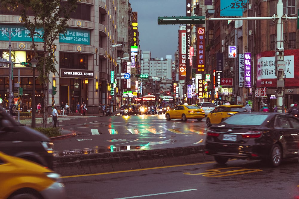Bunte Farbe in der Nacht in Taipei