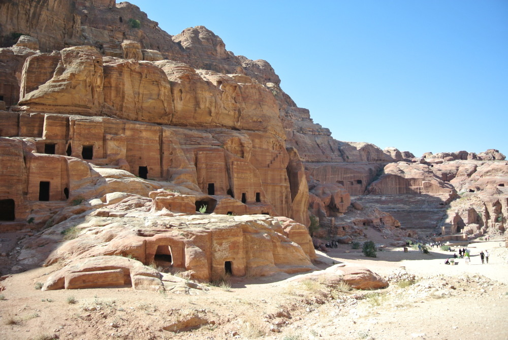 In diesen Höhlen lebten und leben auch noch heute Beduinen