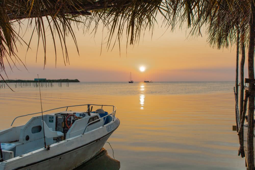 Belize Zentralamerika Zum Sonnenuntergang auf Caye Caulker tranken wir Cocktails