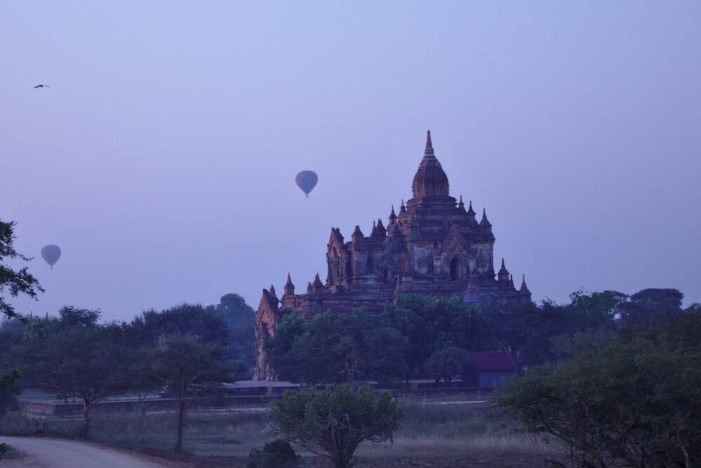 Einer von ganz vielen: Ballonfahren in der Tempelstadt Bagan