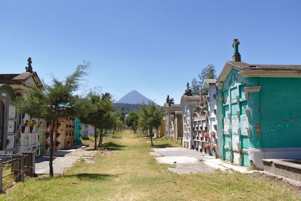 Guatemala Der Zentralfriedhof in Xela mit spektakulärer Aussicht