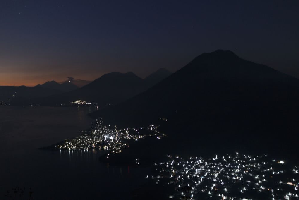 Guatemala Sonnenaufgang auf dem Indian Nose am Atitlan See
