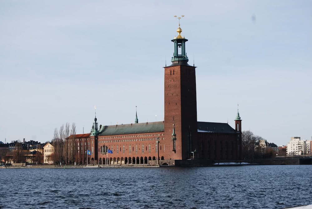 Mehr Sehen: Stockholm - Ulriksdal Schloss und Tyresta Nationalpark 3 Das Rathaus von Stockholm liegt im Zentrum der Stadt.
