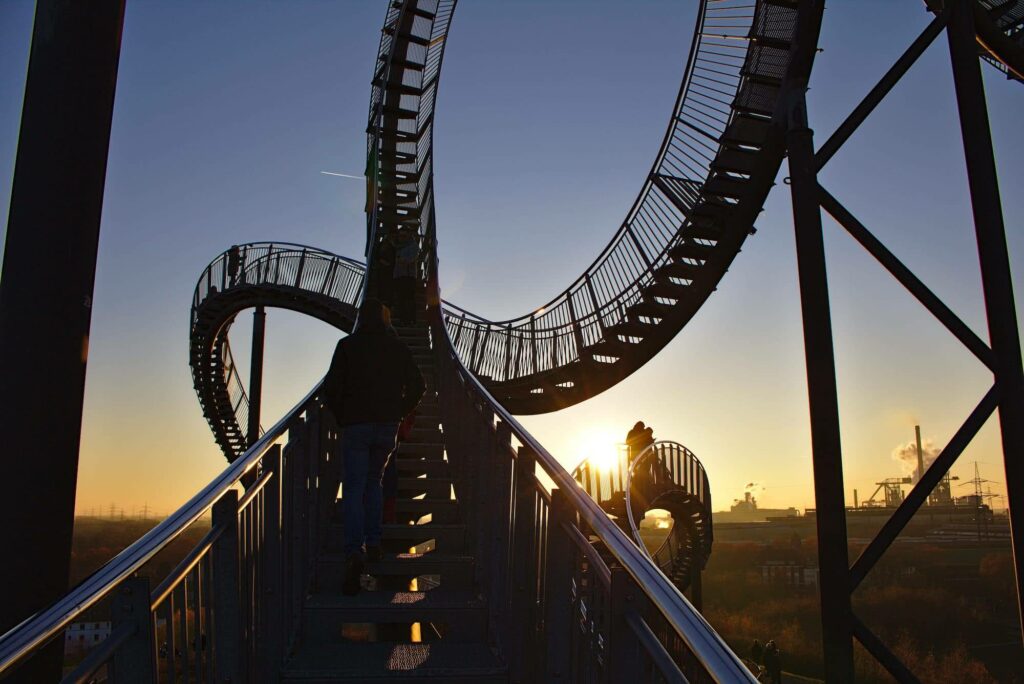 Jahresrückblick 2018 - Unsere Erlebnisse in Bildern 23 Die begehbare Achterbahn "Tiger & Turtle" auf einer Halde in Duisburg.