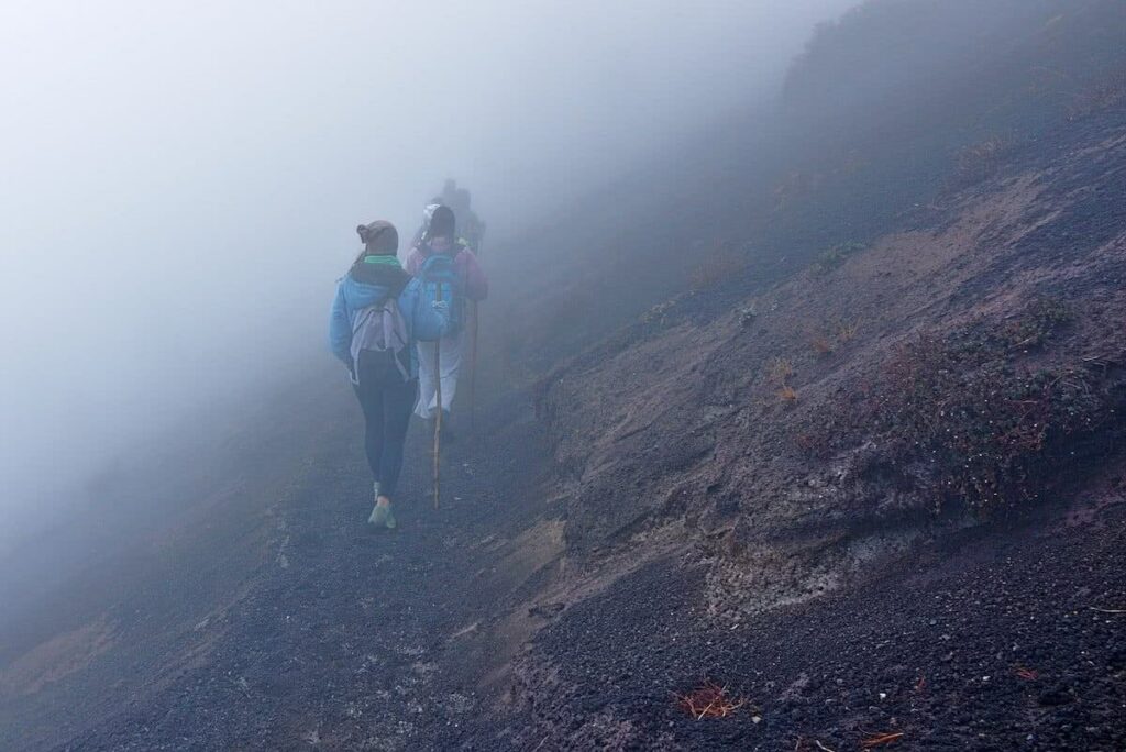 Weltreise: Die alte Hauptstadt Antigua 21 …und der Nebel.