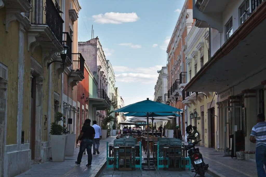 Weltreise: Mérida, Celestún und Campeche 15 Ist man hungrig, so lohnt es sich die Calle 59 aufzusuchen. Hier finden sich viele Restaurants.