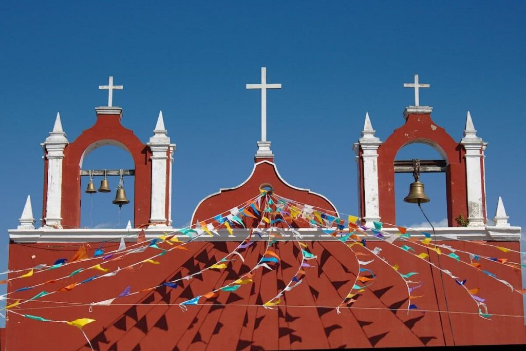 Weltreise: Mérida, Celestún und Campeche 11 Auch so hat Celestún was was zu bieten: zum Beispiel die wunderbar bunte Kirche.