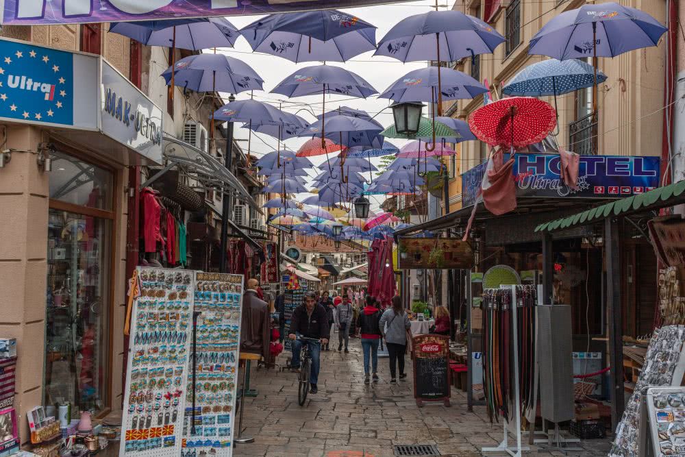 Die Regenschirmgasse auf dem alten Basar