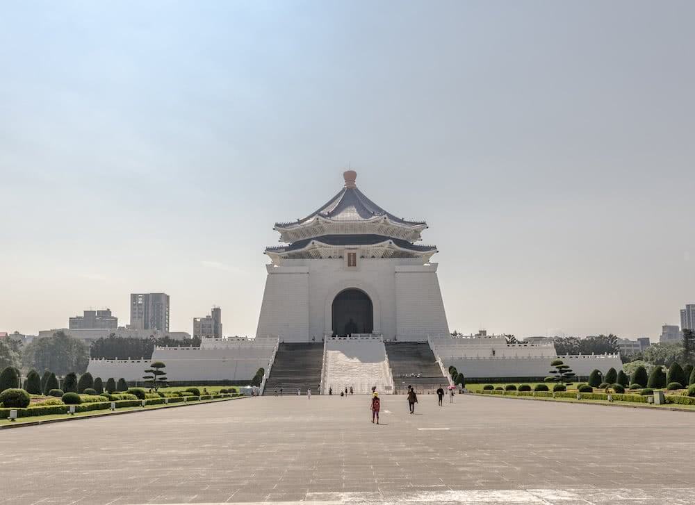 Weltreise: Taipei – Hinein in eine andere Welt 1 Das Chiang Kai-shek Memorial – ein riesiges Gebäude zu Ehren des früheren Präsidenten.
