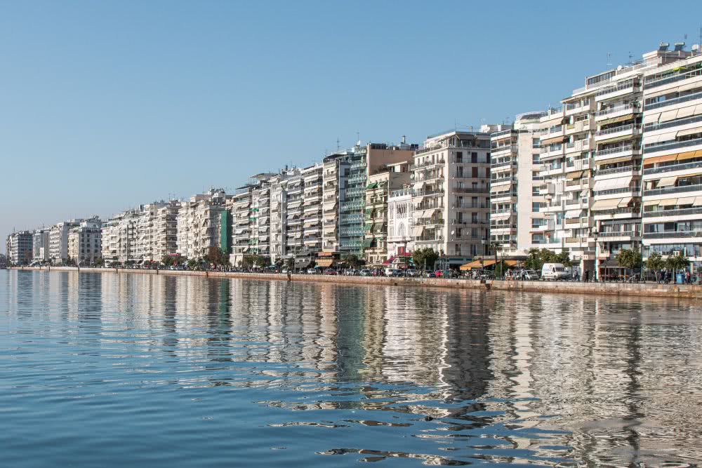 Die weitläufige Uferpromenade in Thessaloniki