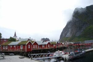 Typische Häuser auf den Lofoten.