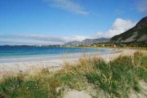 Der Campingplatz ist idyllisch direkt am Meer gelegen.
