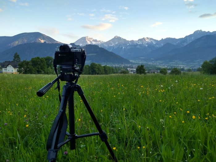 Um professionelle Fotos zu machen hilft ein Stativ bei der Wanderung