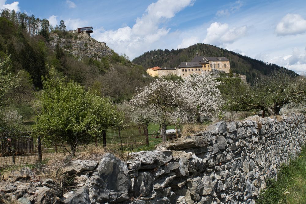 Burg Rabenstein vom Murradweg aus gesehen