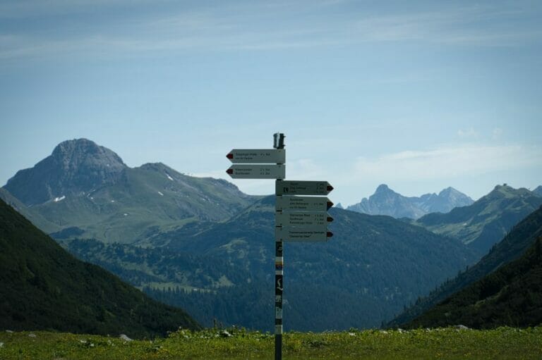 Der Lechweg ist hier links angeschrieben.