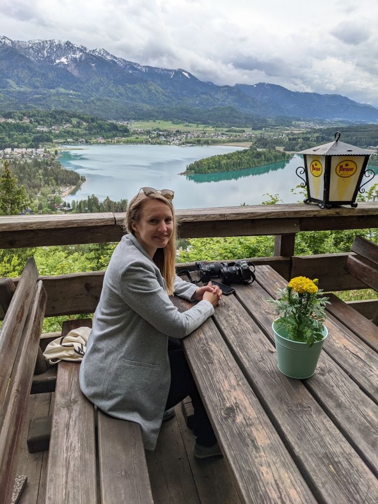 Ein schöner Gastgarten mit Panoramaausblick