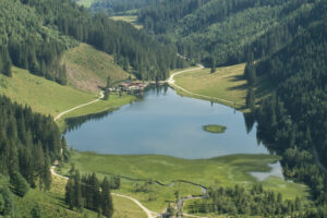 Der steirische Bodensee von einer Wanderung aus fotografiert