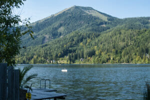 Ausblick über den Erlaufsee bis zum Gipfel der Gemeindealpe