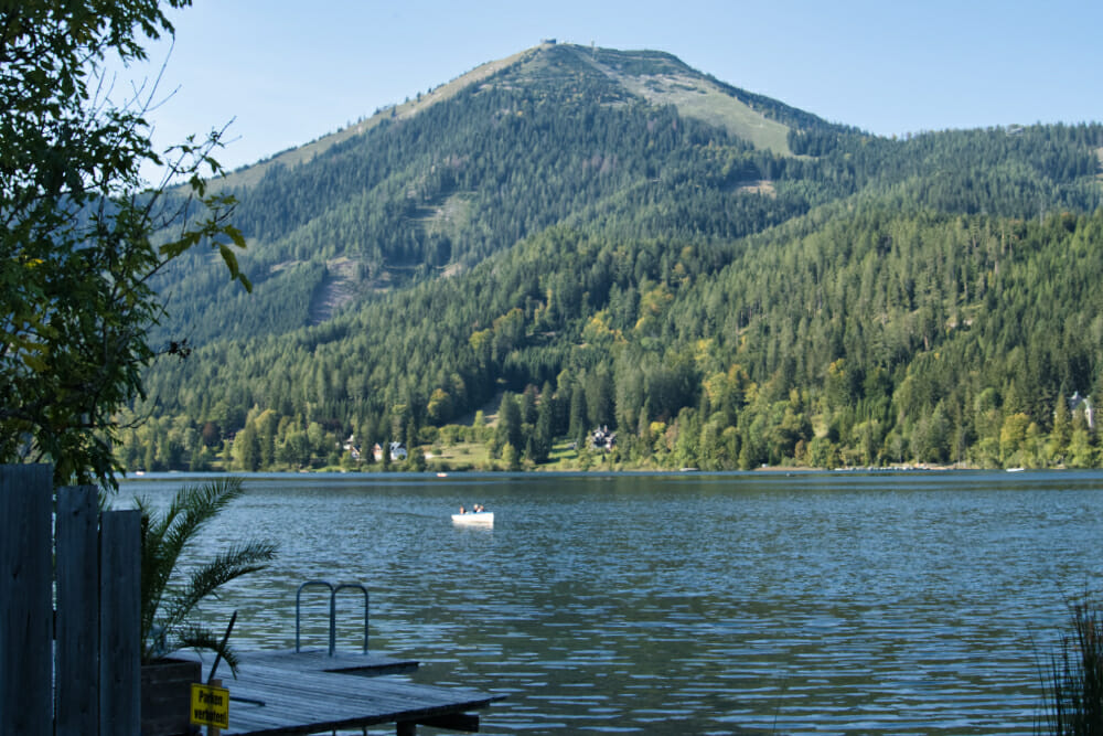 Ausblick über den Erlaufsee bis zum Gipfel der Gemeindealpe