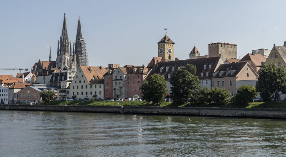 Die Altstadt Regensburg vom anderen Donau-Ufer aus gesehen