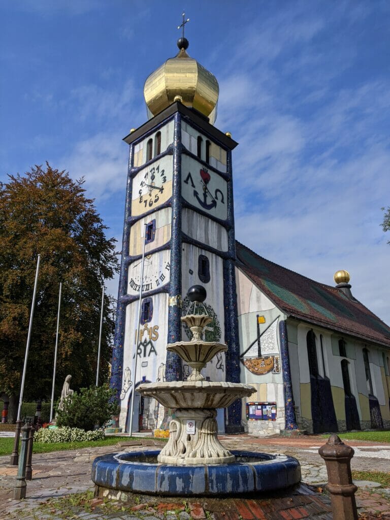 Hundertwasserkirche –  Barbarakirche in Bärnbach
