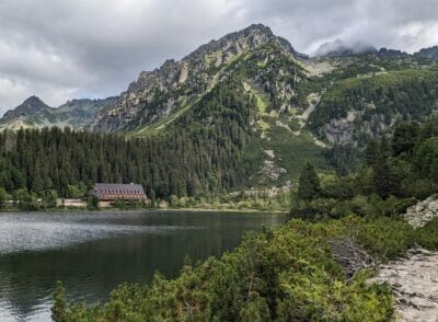 Popradske Pleso in der Hohen Tatra – Leichte Wanderung zum idyllischen Bergsee