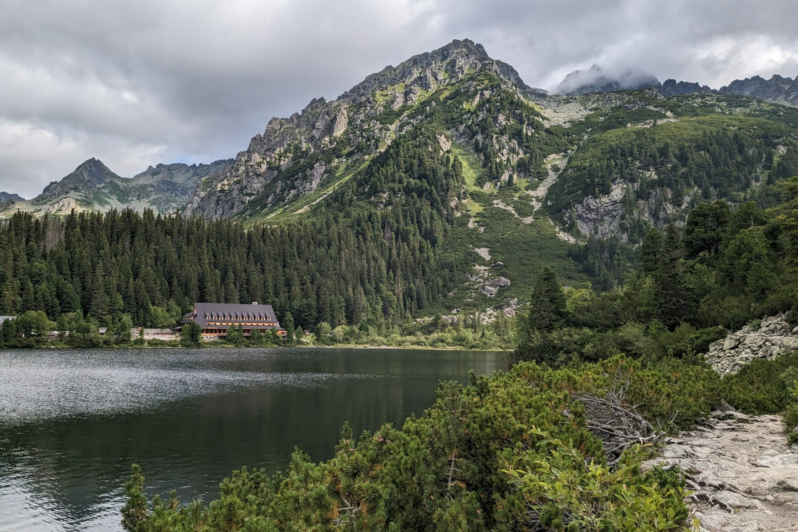 Popradské pleso in der Hohen Tatra – Leichte Wanderung zum Bergsee