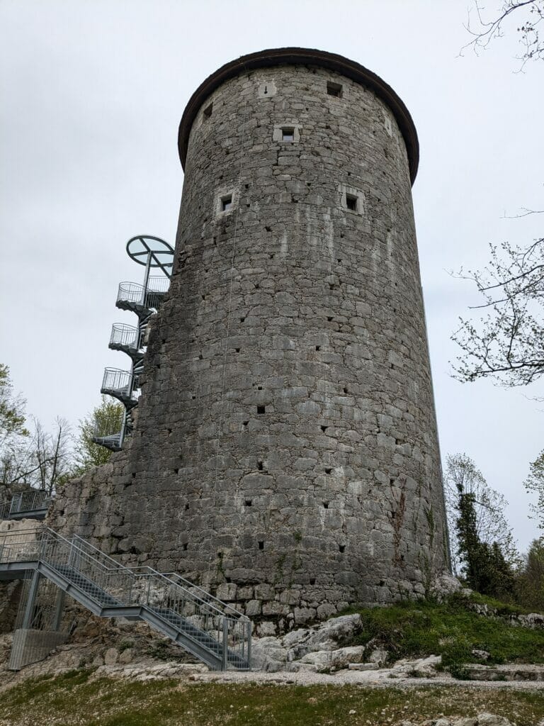 Gotischer Turm (Ravbarjev stolp)