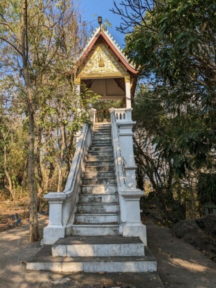 Areal des Tempels Wat Hadsio 