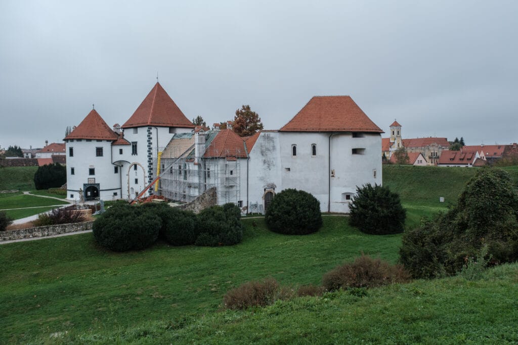 Auch Schloss Varazdin genannt