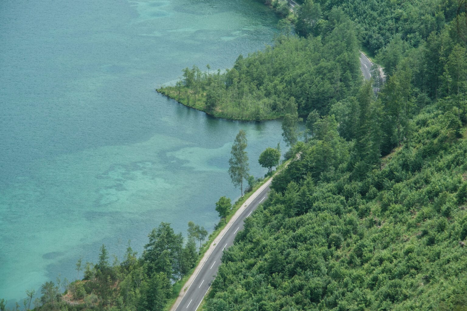 Anfahrtsstraße zum Almsee