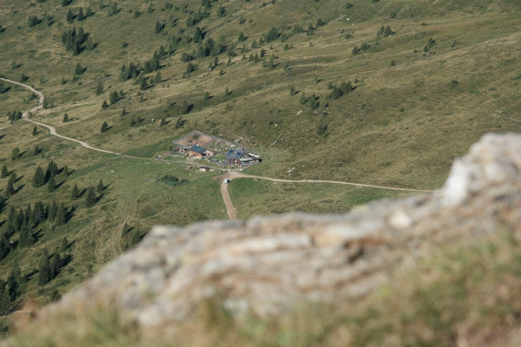 Blick hinab von einem 2000er Berg