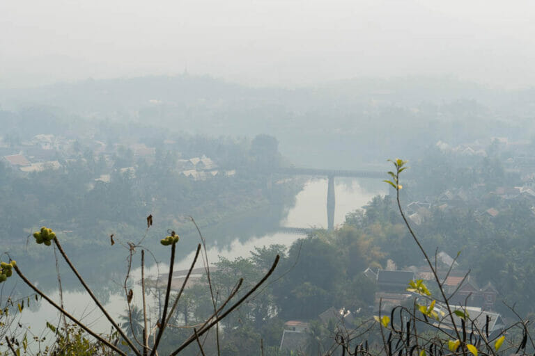 Blick vom Phousi Hill auf den Fluss