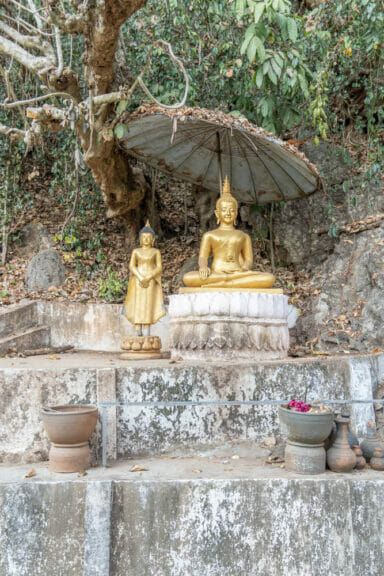 Buddha-Statuen am Tempel Wat Long Khun
