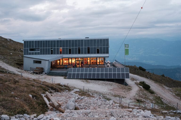 Das Dobratsch-Gipfelhaus