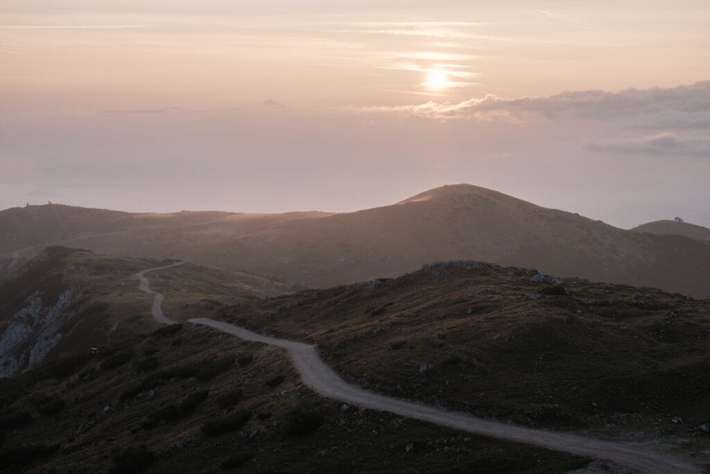 Breiter Wanderweg zum Dobratsch