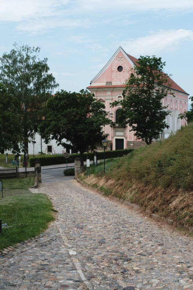 Das Dominikanerkloster am Rand der Stadt