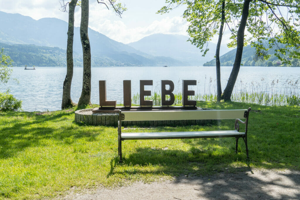 Fotopoint "Liebe" im Klingerpark in Seeboden
