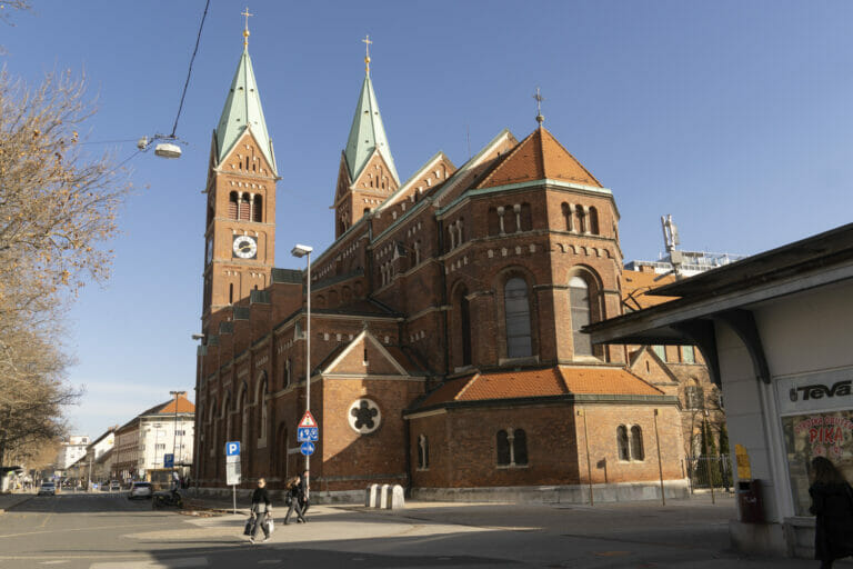 Die Franziskanerkirche gehört zum Stadtbild