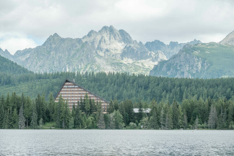 Am See Štrbské Pleso in der Hohen Tatra