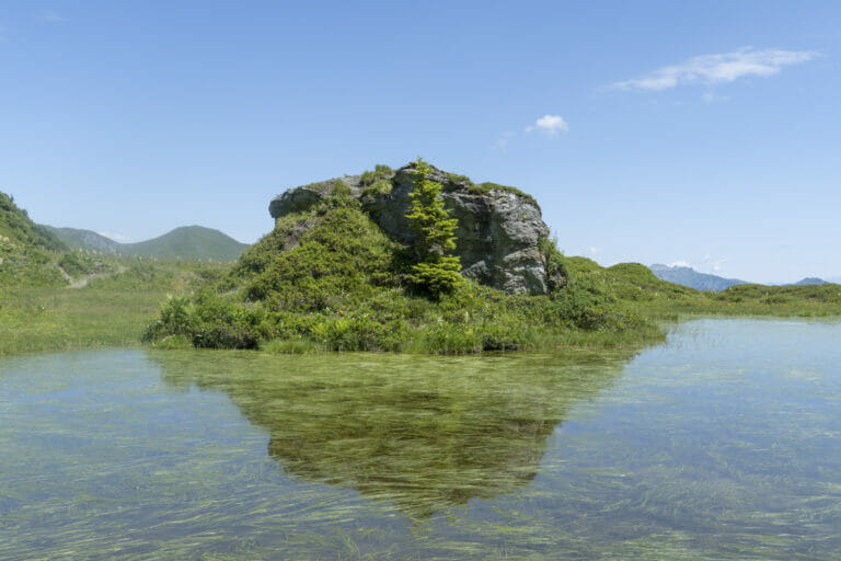 Einer von mehreren Bergseen auf dem Plateau vor der Schlossalm