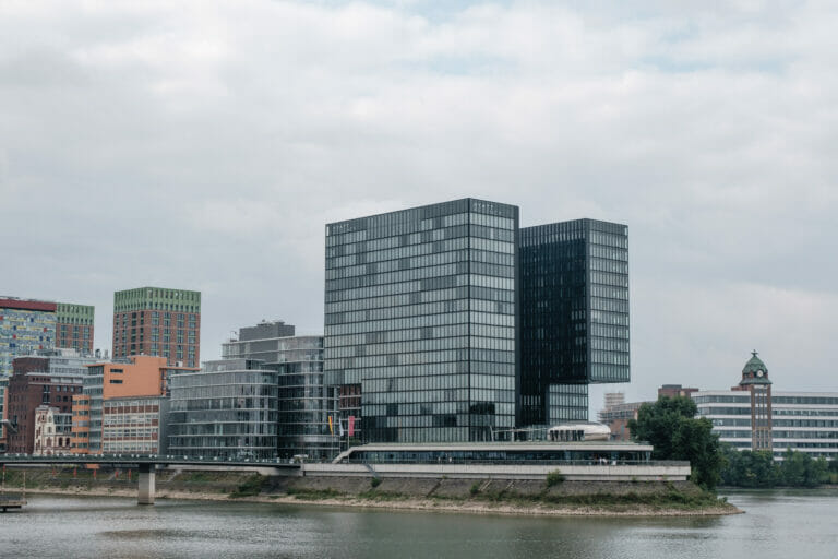Moderne Gebäude am Medienhafen Düsseldorf