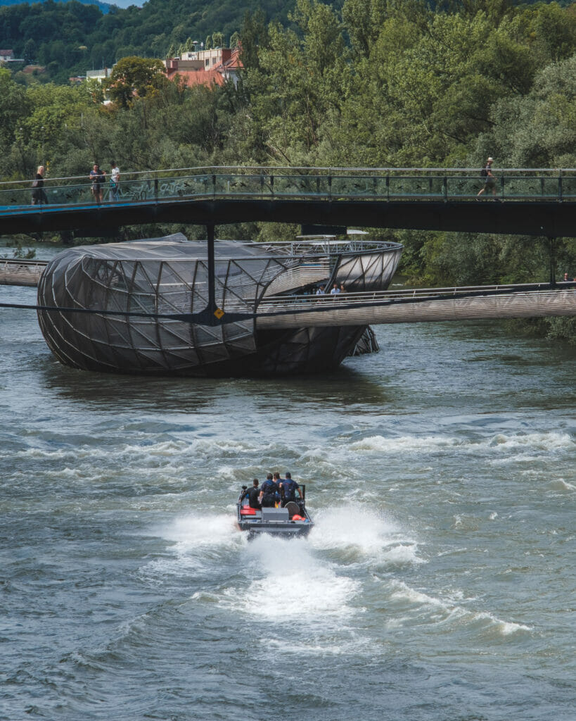 Ein bekannter Fotospot: von der  Erzherzog-Johann-Brücke