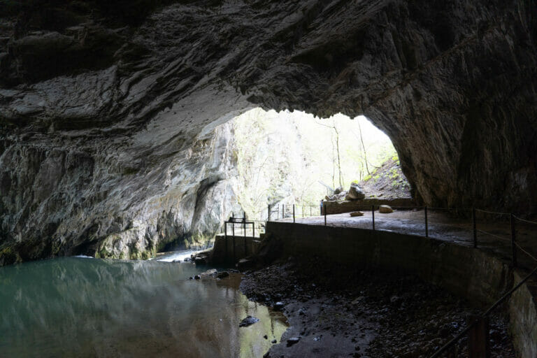Die Planina Höhle in Slowenien