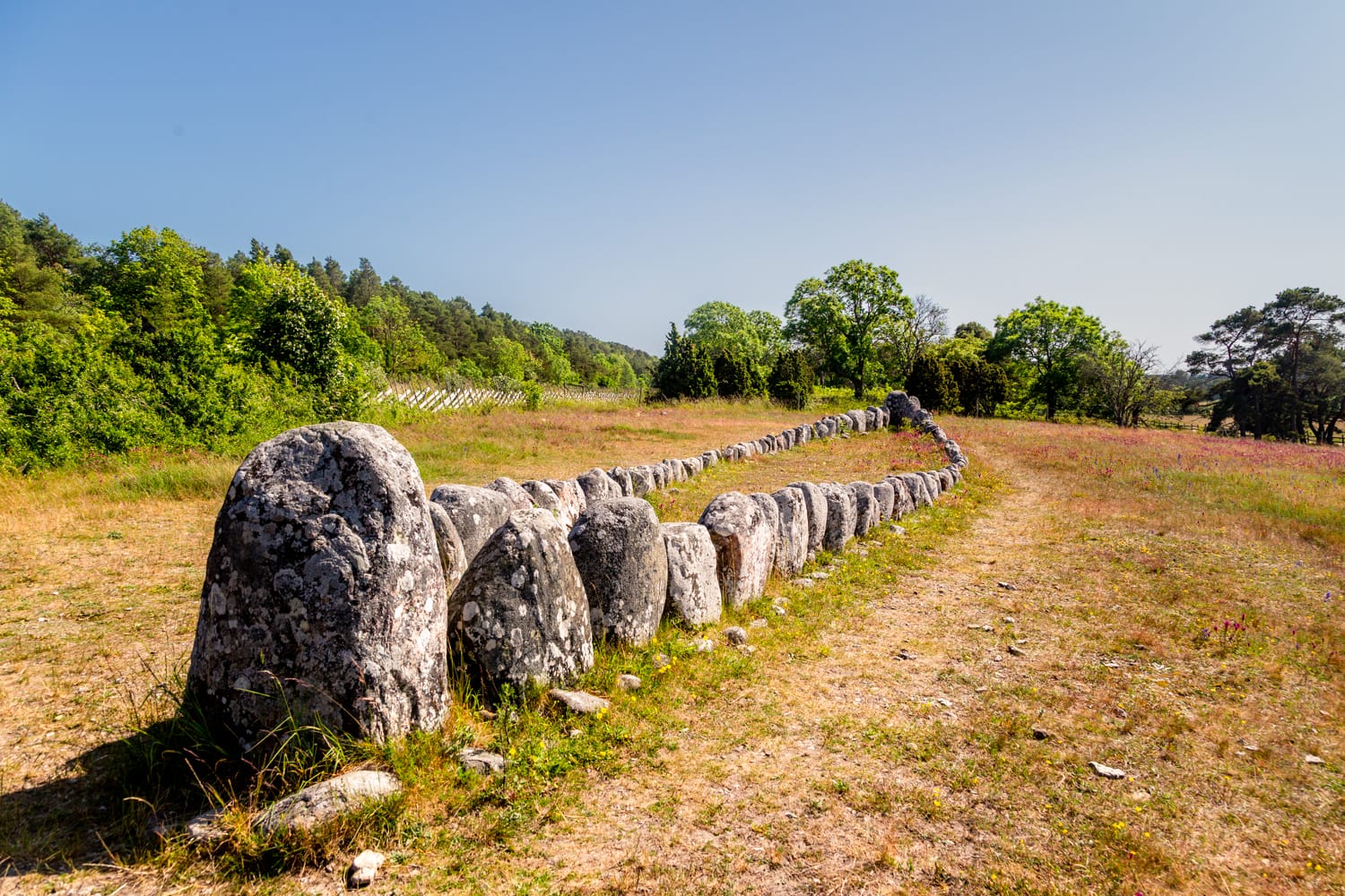 Meter lange Schiffssetzung von Gannarve auf der Insel Gotland