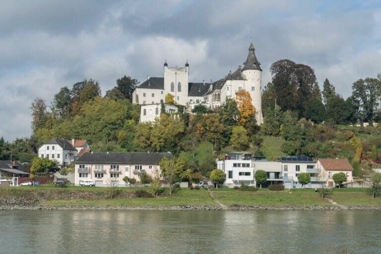 Blick auf Schloss Ottensheim